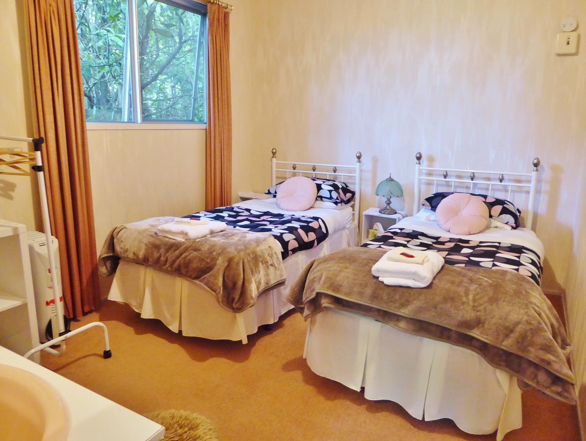 Mount Tutu Eco-Sanctuary Bed & Breakfast Ohauiti Стая снимка